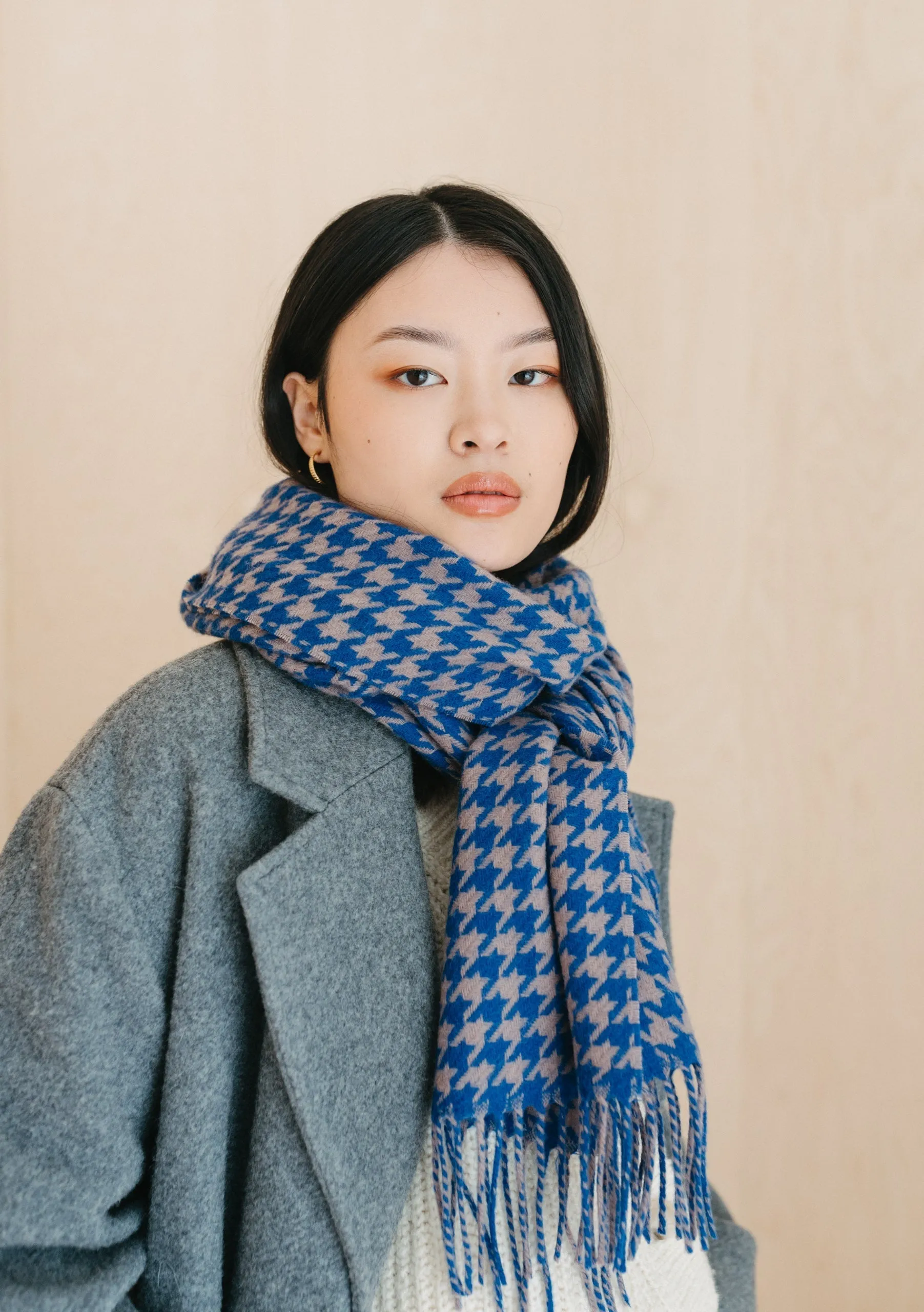 Lambswool Oversized Scarf in Slate Houndstooth