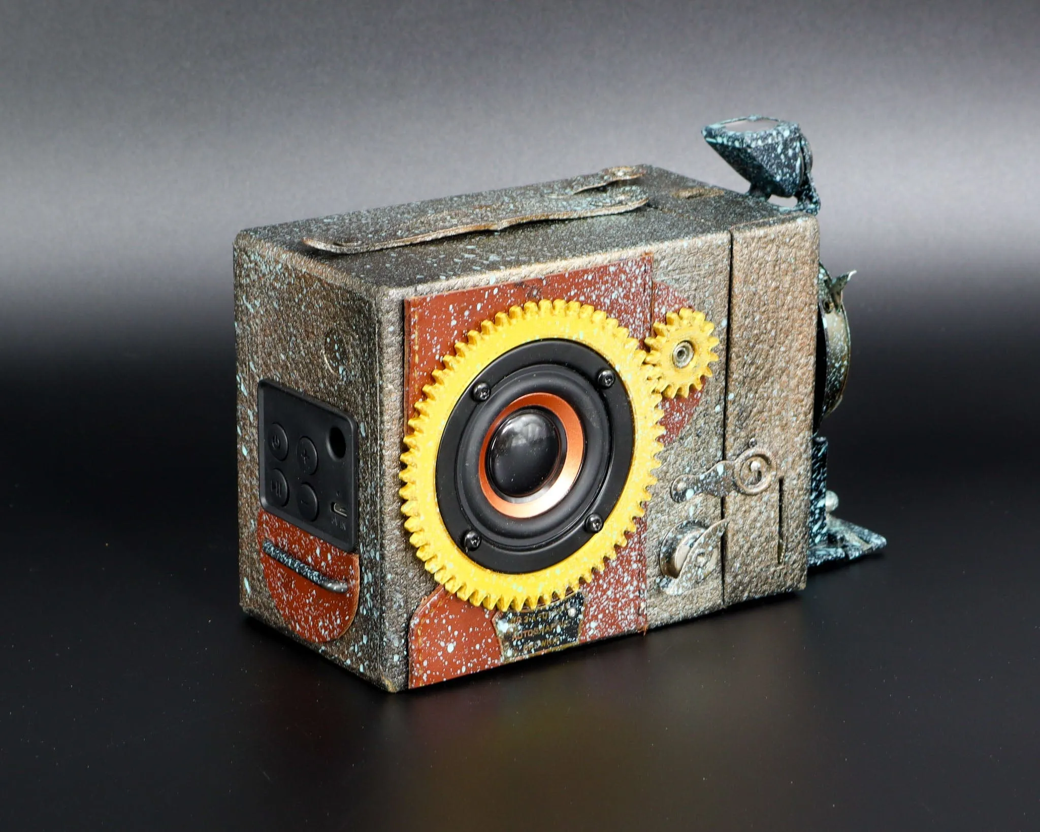 The Lost Treasure - Steampunk Bluetooth Speaker, Kodak Box Camera, Gifts for Geeks, Electronic Audio gadget, signed & numbered artwork