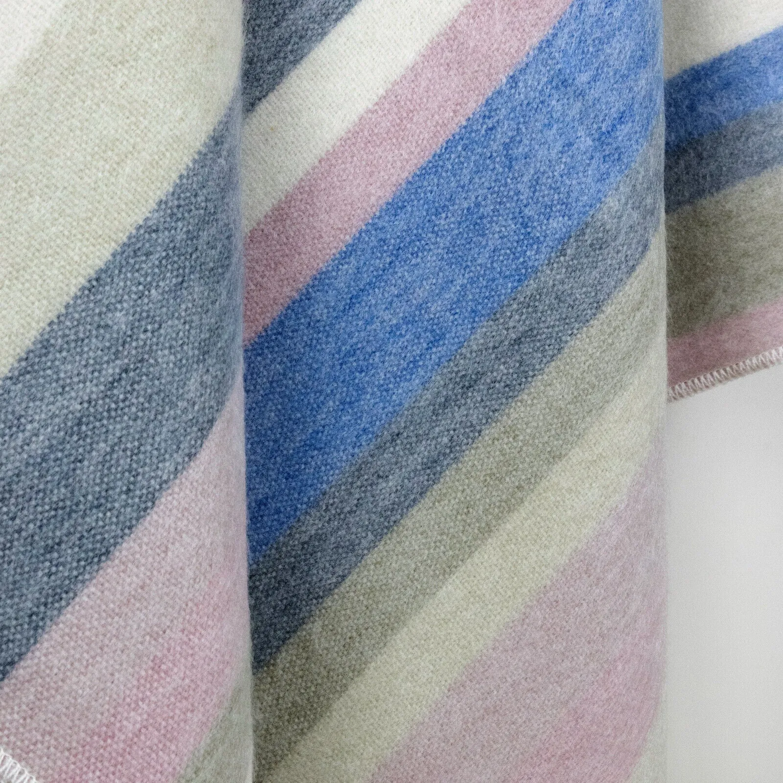 Yunga - Queen-Sized Baby Alpaca Wool Throw Blanket/Sofa Cover - 95 x 65 in - Pastel Dreams - Soft Pink/Blue/Purple Hues